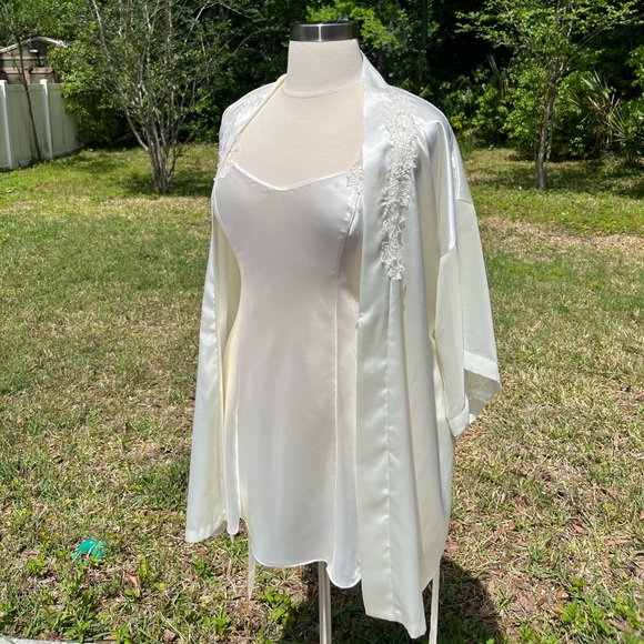 Vintage Lingerie Set - Picture 7 of 13